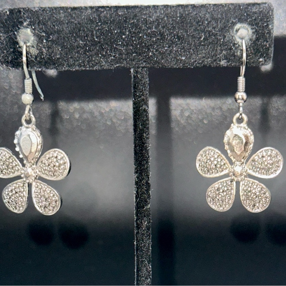 Elegant Silver Flower Earrings